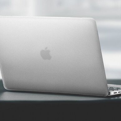 Akcija! MacBook Pro 13" 2020 dėklas UNIQ Husk Pro Claro matinis skaidrus 1